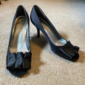 Stuart Weitzman satin pump